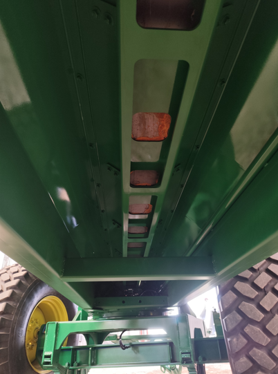 Piso inferior de limpieza con accionamiento hidráulico.