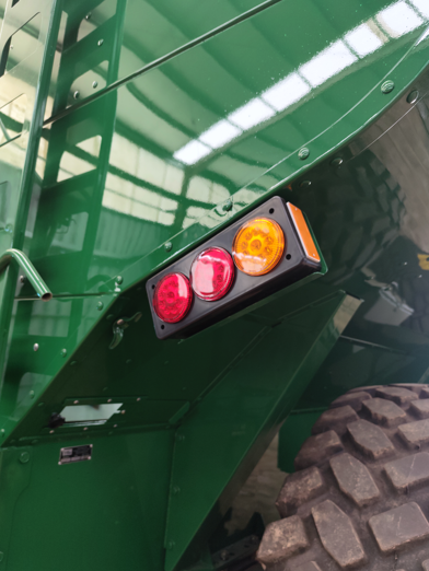 Sistema de luces reglamentarias con tecnología LED.